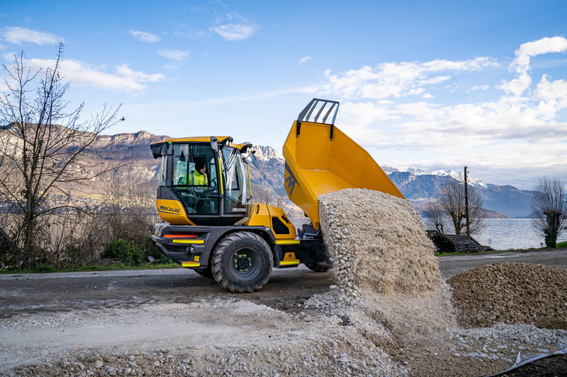 MECALAC-Revotruck9-Job_site-4-Copyright_Mecalac-72dpi-web-10978