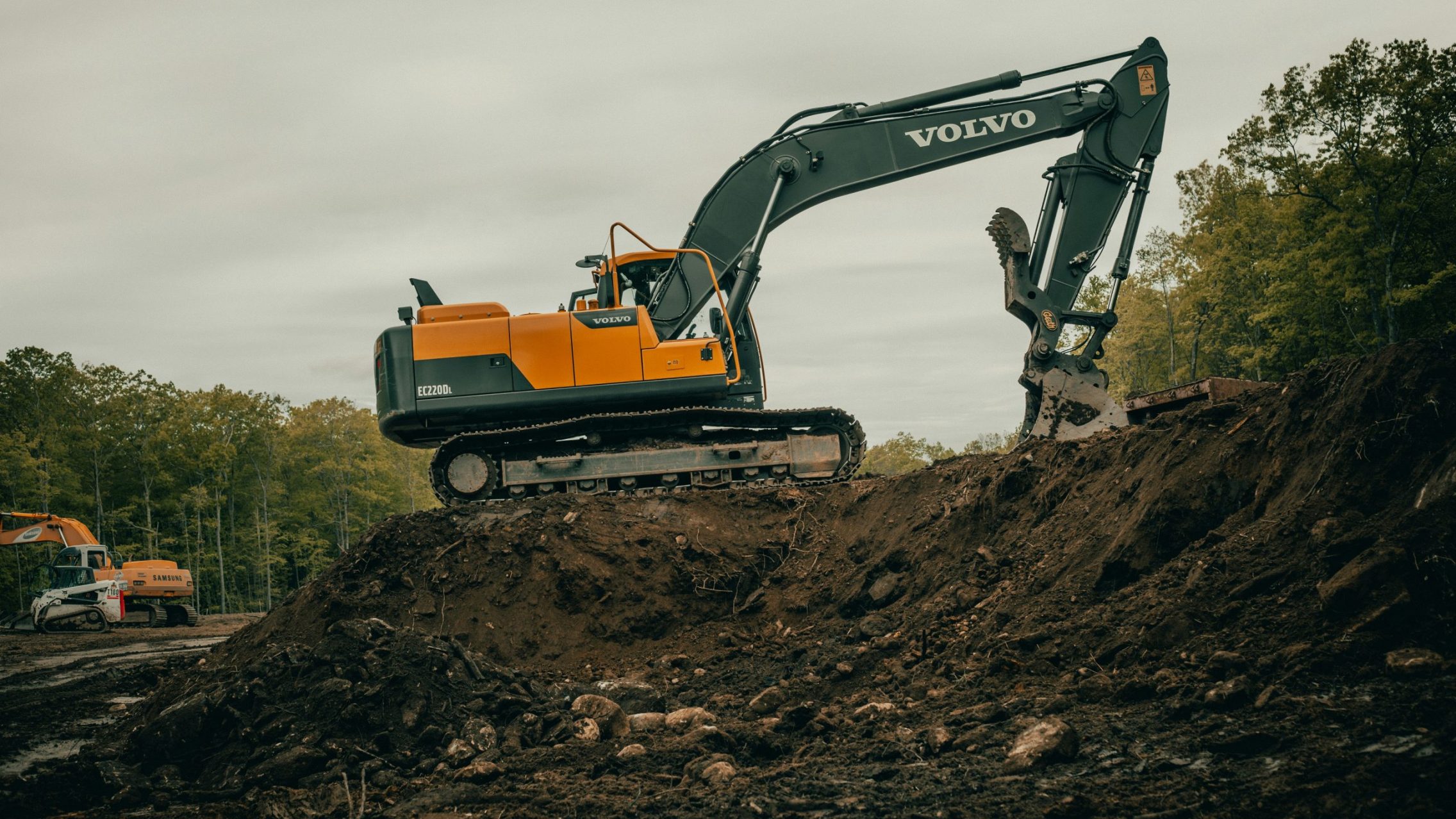 sany excavator - Excavator-On-Top-Of-Mud